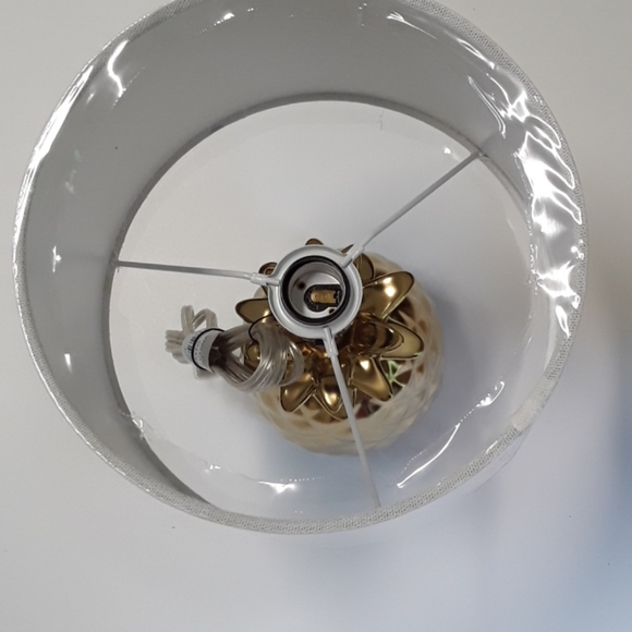 LAST ONE!! LOWEST PRICE!! Pineapple Table Lamp - Picture 4 of 4